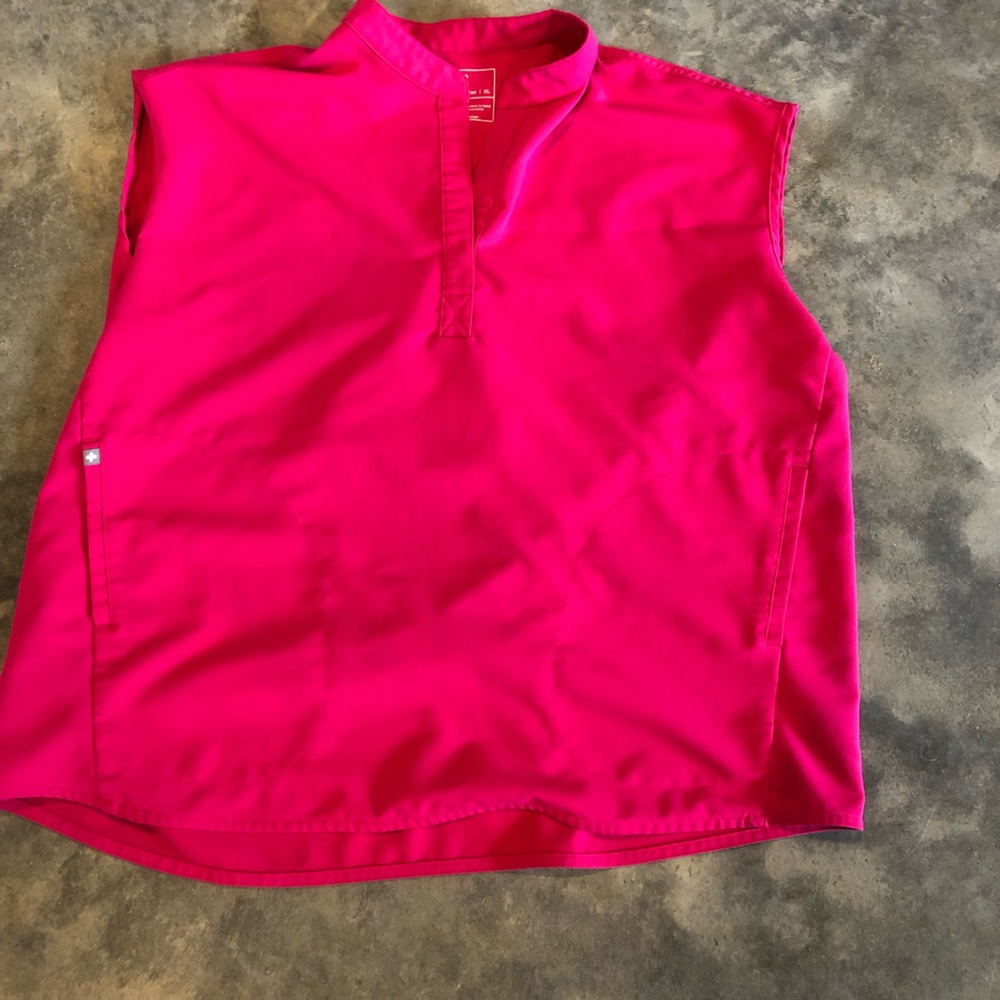 Women’s scrub top
